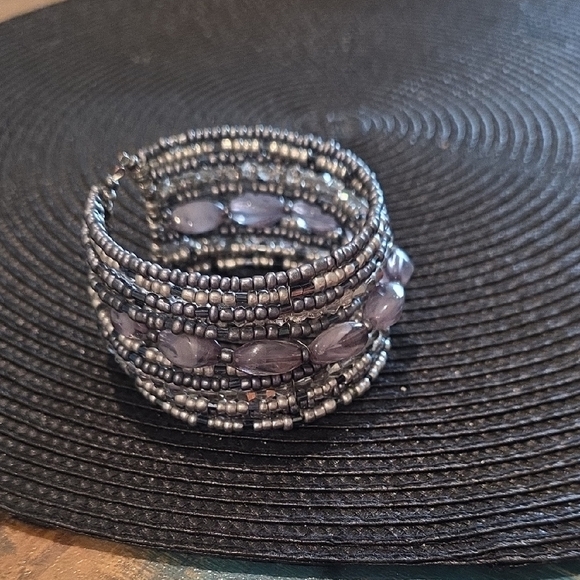 Elegant Silver and Purple Beaded Bracelet - Picture 3 of 6